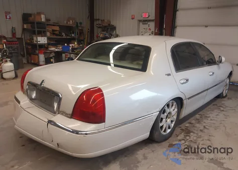 2006 Lincoln Town Car Signature Limited из США, поврежденный, VIN 1LNHM82W36Y632276